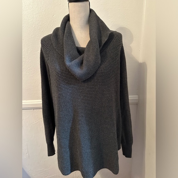 Micheal Kors sweater - Picture 2 of 14